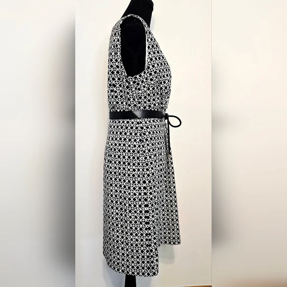 Talbots Petite Black White Geometric Print Dress Sleeveless Belted Size 14 - Picture 5 of 9
